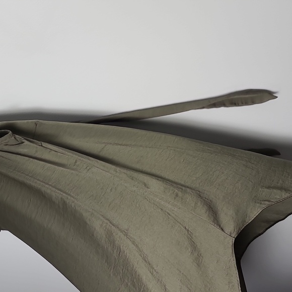 CABI Cinch Blouse Olive Green Sleeveless Tie Front Blouse Size Small - Picture 12 of 15